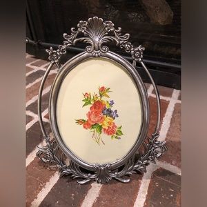 stunning vintage Victorian style ornate silver tone frame pocture size 5x7”